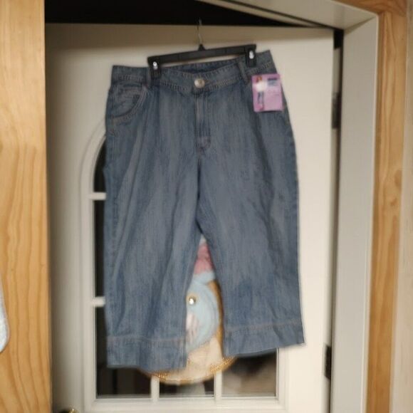 New Riders By Lee  Blue Jean Capri Size Misses 16M - Picture 1 of 3